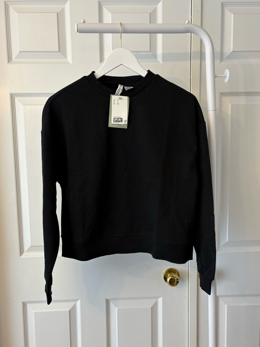 New H&M Black Crewneck Sweatshirt Size Small Cotton - Picture 9 of 10